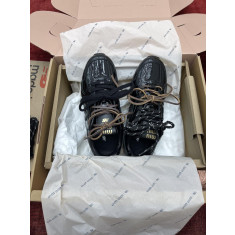 뉴발란스 X 미우미우 530 페이던트 레더 스니커즈 블랙