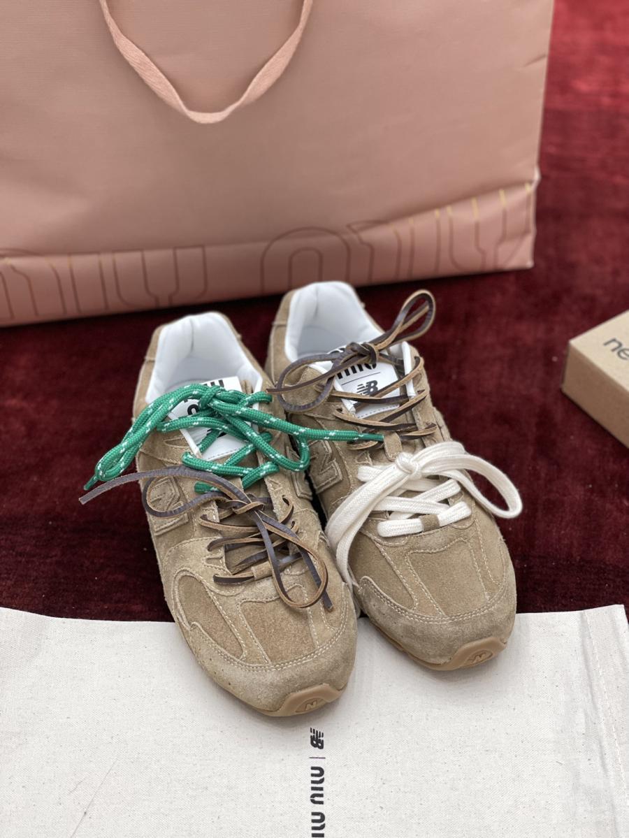뉴발란스 X 미우미우 530 스웨이드 메쉬 스니커즈 에크루