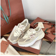 뉴발란스 x 로로피아나 990v6 스니커즈