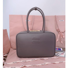 미우미우 아르카디 가죽 보백 미디움, 라지 