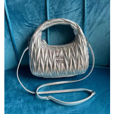 미우미우 5BC125 마틀라쎄 완더백 23cm