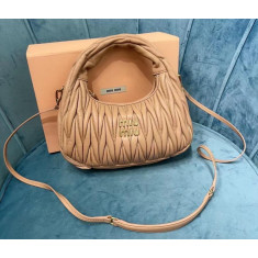 미우미우 5BC125 마틀라쎄 완더백 23cm