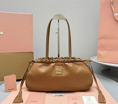 미우미우 5612 롱 숄더백