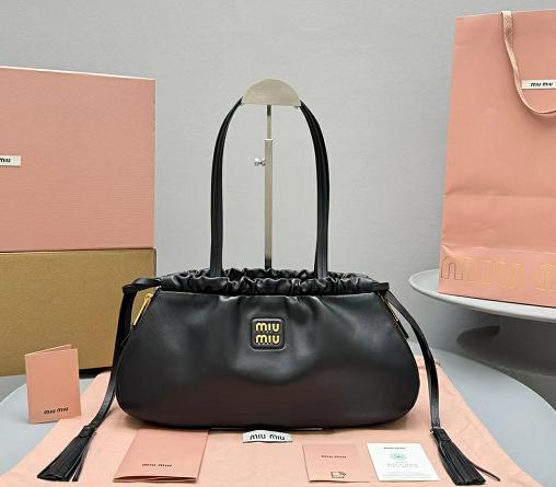 미우미우 5612 롱 숄더백