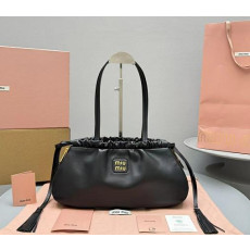 미우미우 5612 롱 숄더백