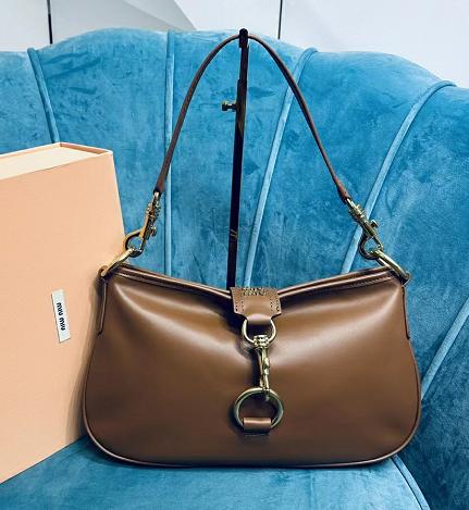 미우미우 5BC123 스냅 후크 가죽 숄더백