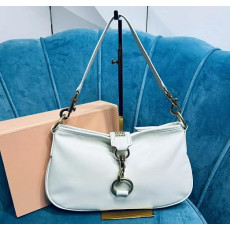 미우미우 5BC123 스냅 후크 가죽 숄더백