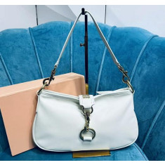 미우미우 5BC123 스냅 후크 가죽 숄더백