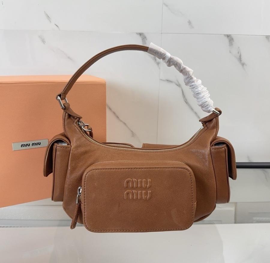 미우미우 나파가죽 포켓백