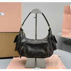 미우미우 나파가죽 포켓백