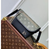루이비통 M12618 펄스 웨어러블 월릿 크로스백