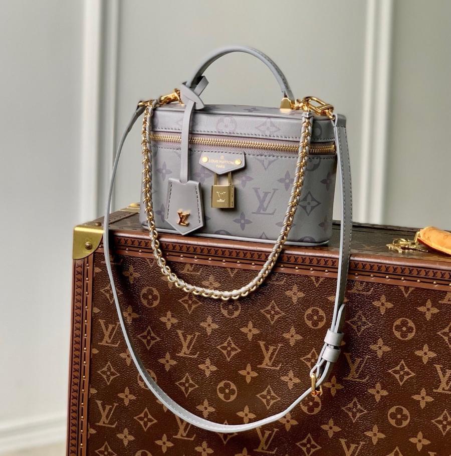 루이비통 M12427 베니티 체인 파우치