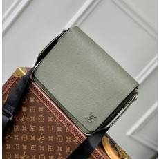 루이비통 M30850 디스트릭트