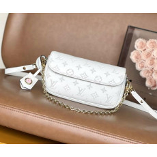 루이비통 M11299 월릿 온 체인 아이비