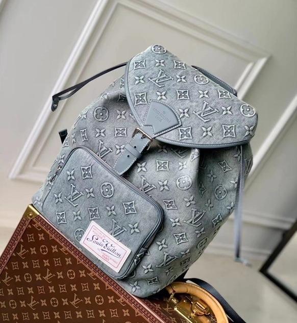 루이비통 M22534 몽수리 백팩