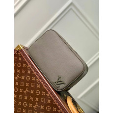 루이비통 M20912 토일렛 파우치