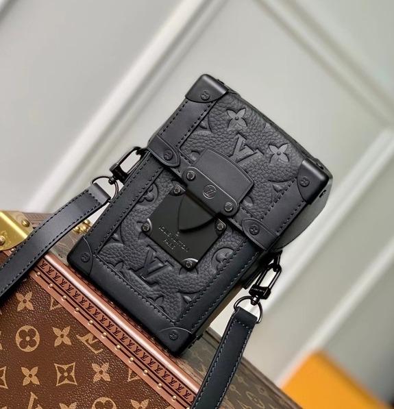 루이비통 M82070 버티컬 트렁크