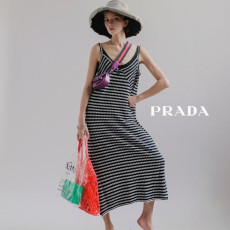 프라다 비안카 원피스 (국내배송)