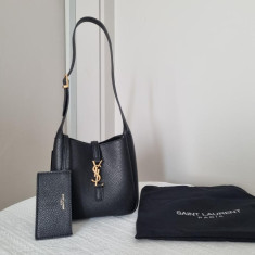 생로랑 LE5A7 호보백 21cm (국내배송)