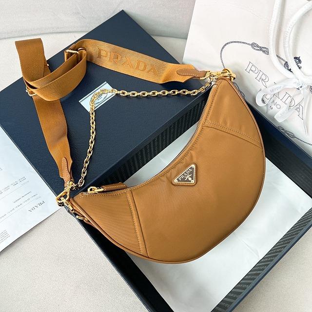 프라다 리나일론 하프문 백 1BH222