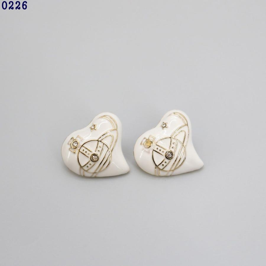 비비안웨스트우드 로고 하트 스터드 귀걸이 (국내배송)