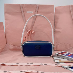 미우미우 가죽 파우치 5NE024