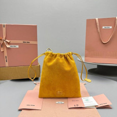 미우미우 스웨이드 파우치