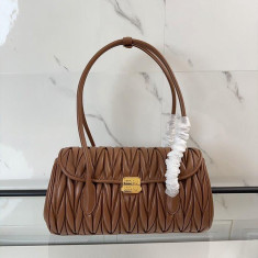 미우미우 마테라쎄 나파 가죽 숄더백 5BD265