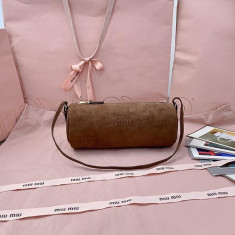 미우미우 스웨이드 파우치 5NE851