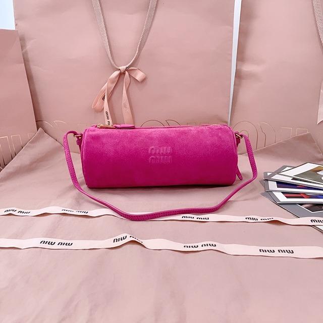 미우미우 스웨이드 파우치 5NE851