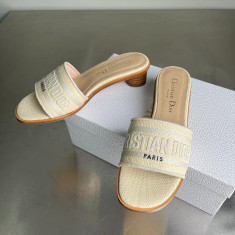 디올 디웨이 뮬 미들힐