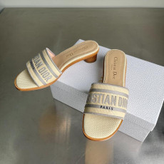 디올 디웨이 뮬 미들힐