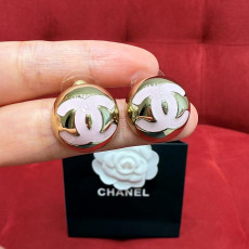 샤넬 cc 스터드 귀걸이