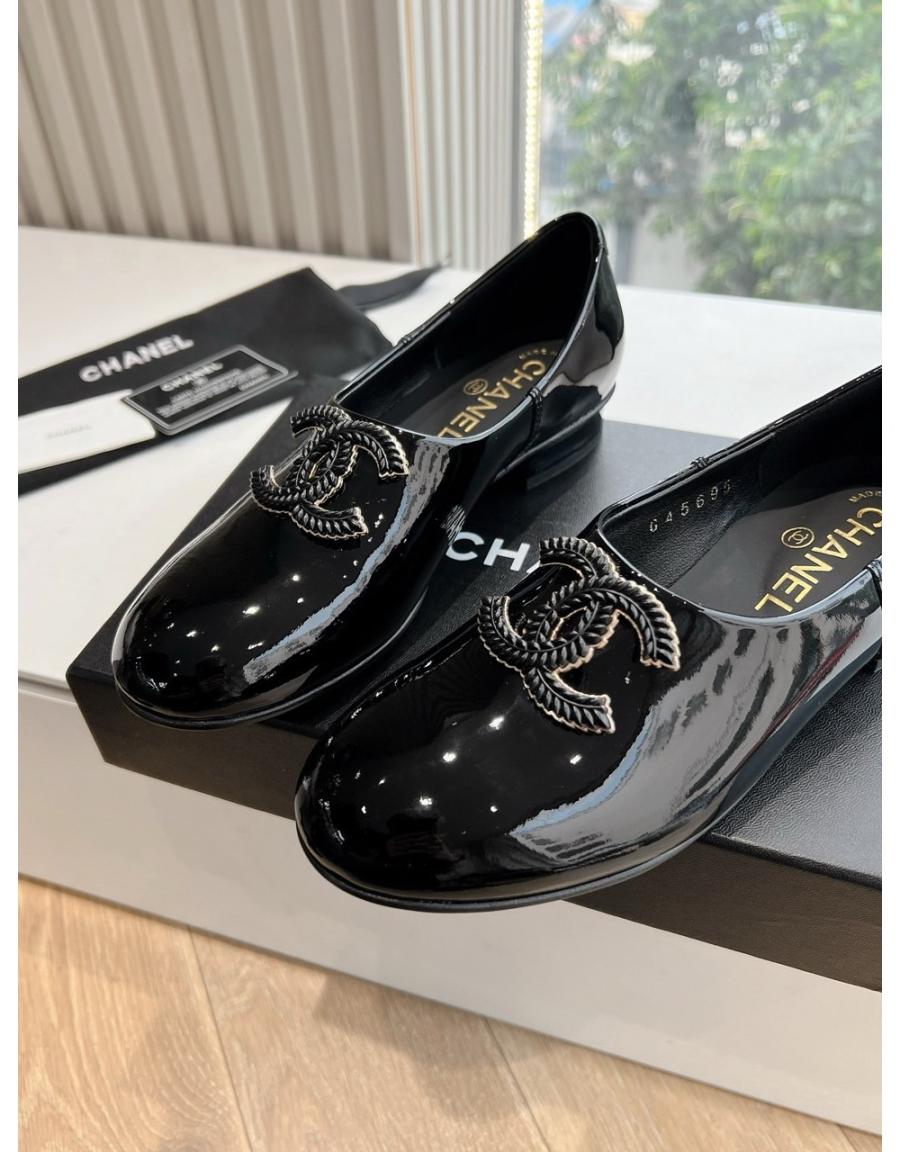 샤넬 cc로고 페인던트 로퍼