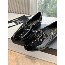 샤넬 cc로고 페인던트 로퍼