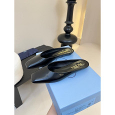 프라다 브러시드 뮬 블로퍼 (3가지 컬러)