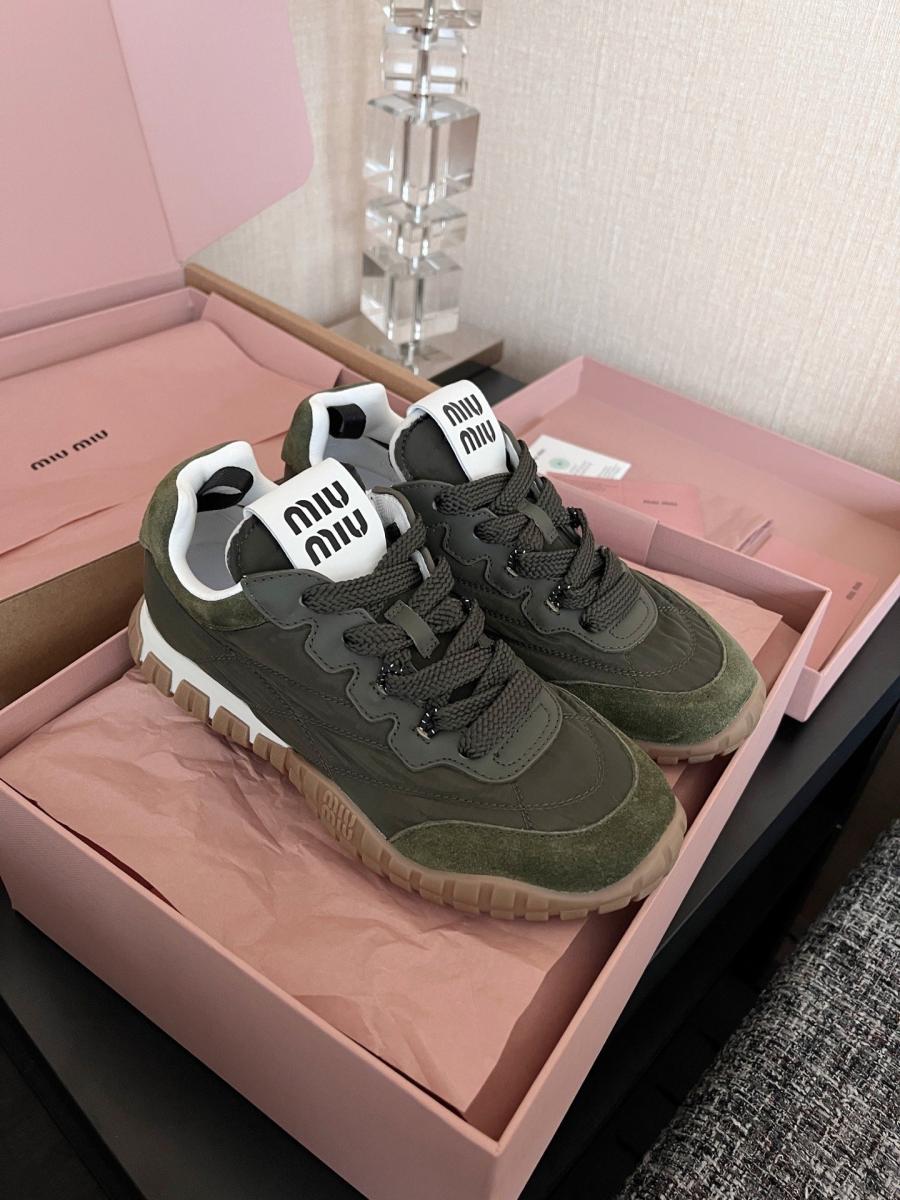 미우미우 스니커즈
