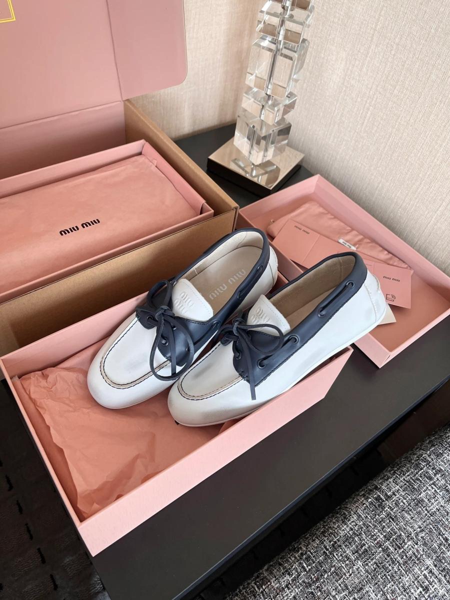 미우미우 블리치드 로퍼