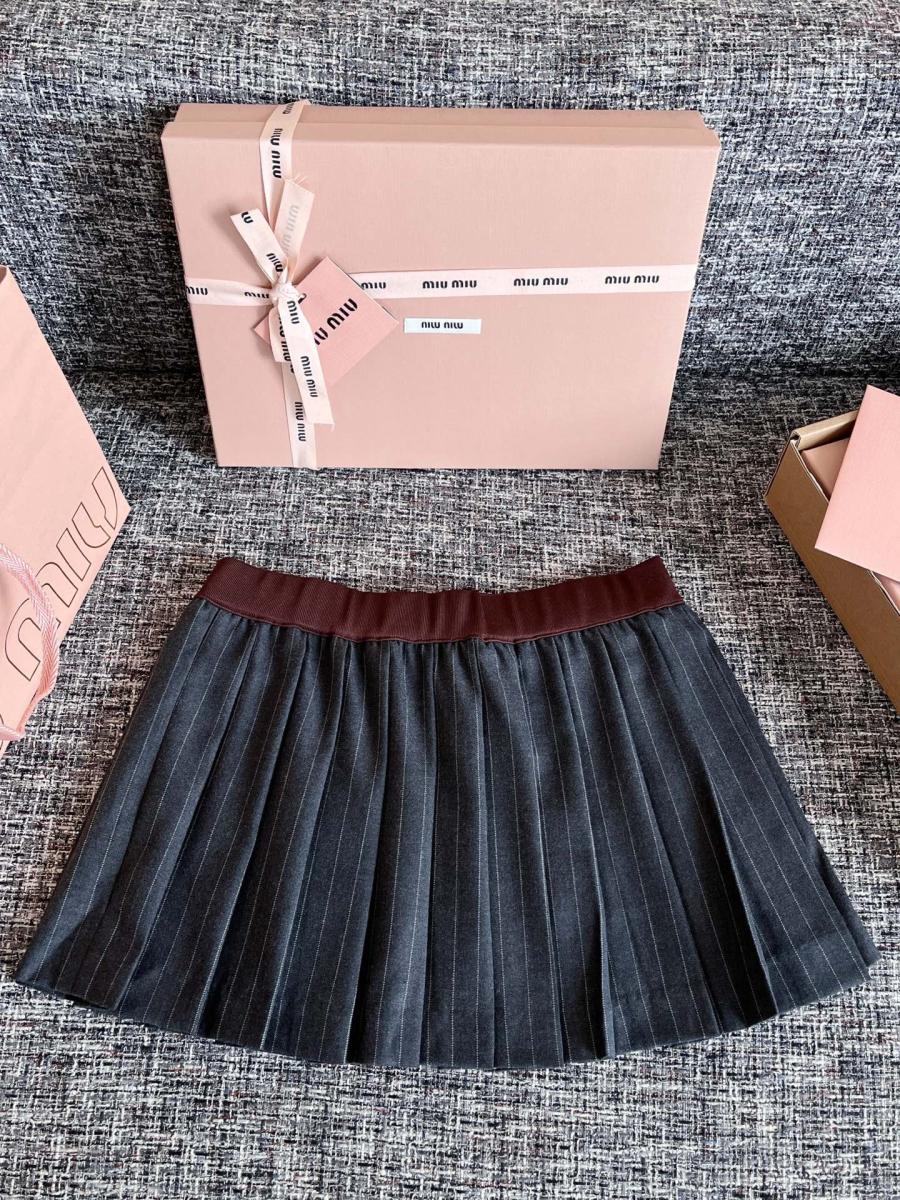 미우미우 핀스트라이프 플리츠 미니 스커트