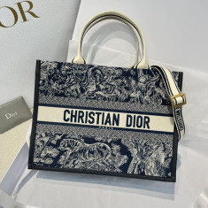 디올 북토트백 미듐 스트랩 버전