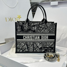 디올 북토트백 미듐 스트랩 버전