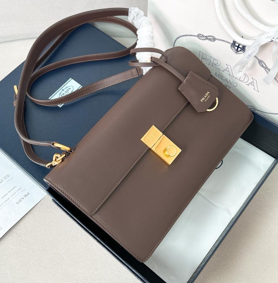 프라다 1BD378 소프트 사운드 참 장식 라지 숄더백