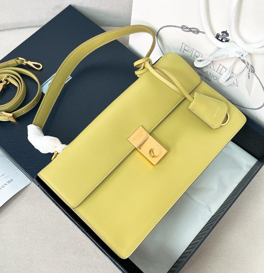 프라다 1BD378 소프트 사운드 참 장식 라지 숄더백