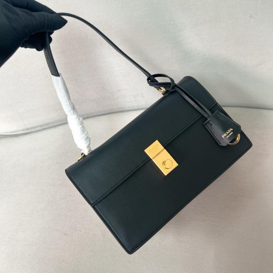 프라다 1BD378 소프트 사운드 참 장식 라지 숄더백