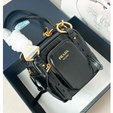 프라다 1BB137 댕글 탑 핸들 미니백