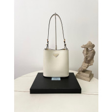 프라다 가죽백 미듐 1BE080