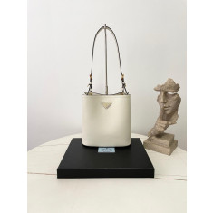 프라다 가죽백 미듐 1BE080