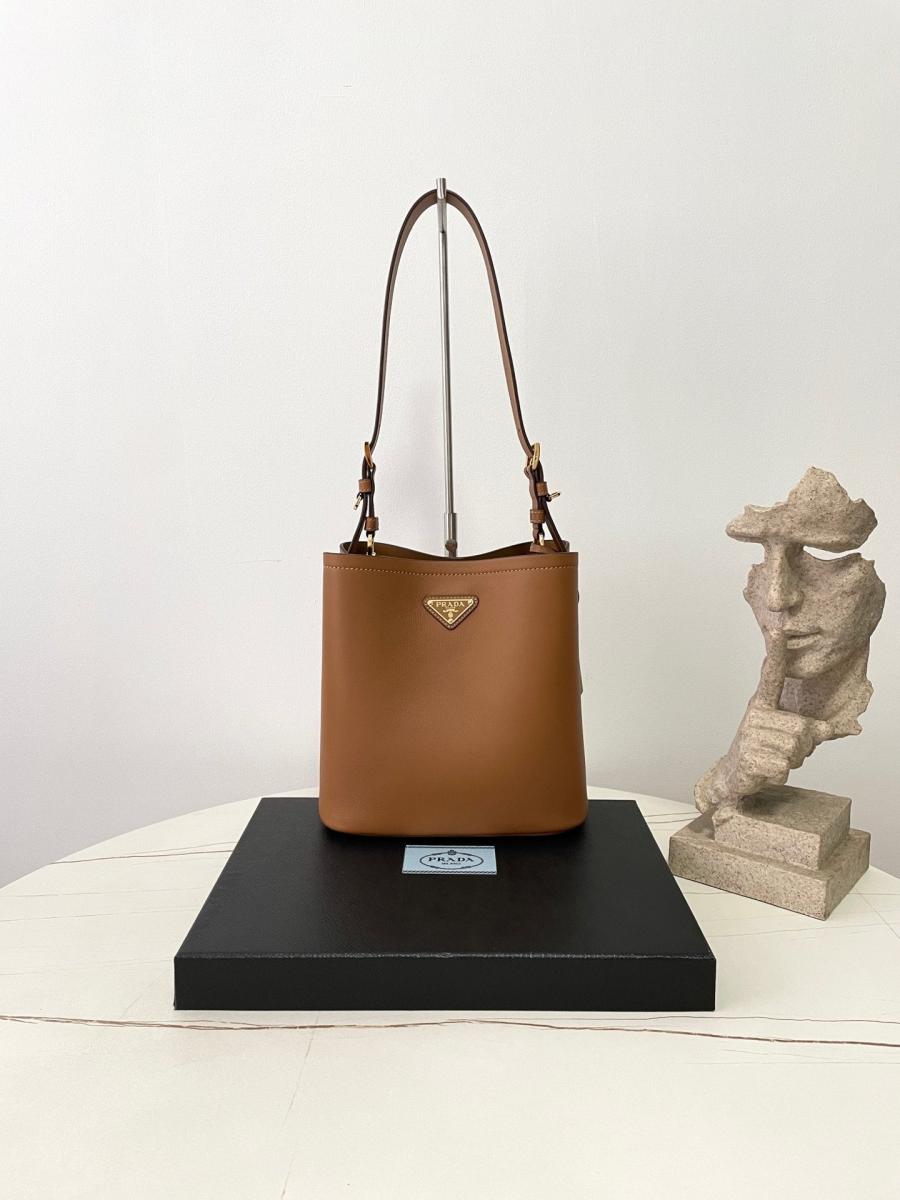 프라다 가죽백 미듐 1BE080