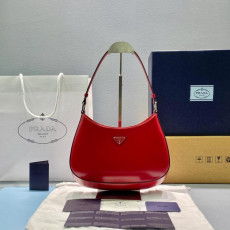 프라다 클레오 브러시드 가죽 숄더백 스몰, 미듐