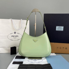프라다 클레오 브러시드 가죽 숄더백 스몰, 미듐